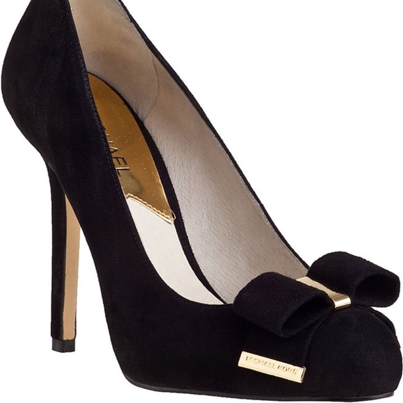 Michael Kors Shoes - 🎉Host pick 🎉Michael kors Delphine suede pump
